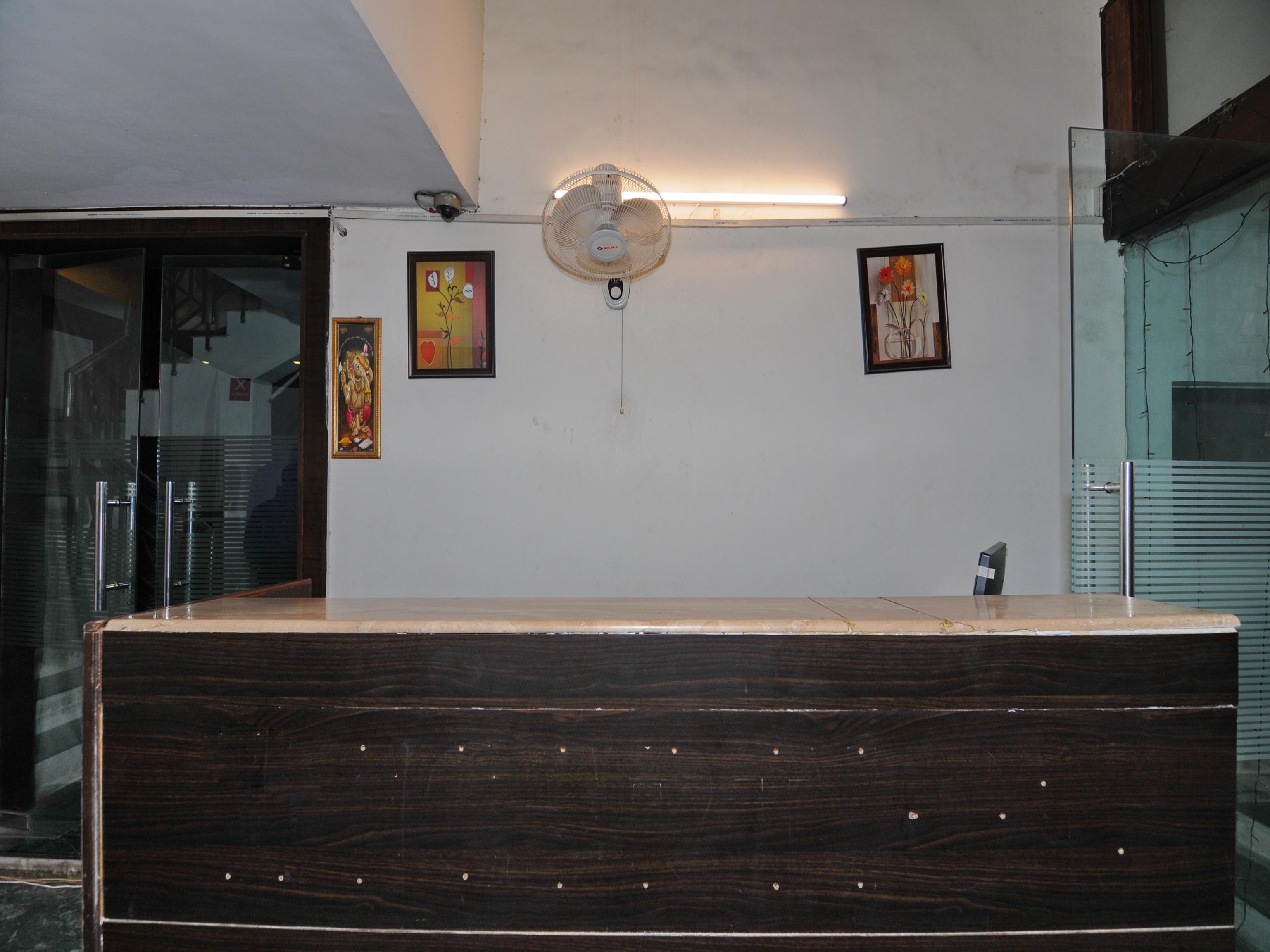 Oyo 6845 The Grand Hotel New Delhi Exterior photo