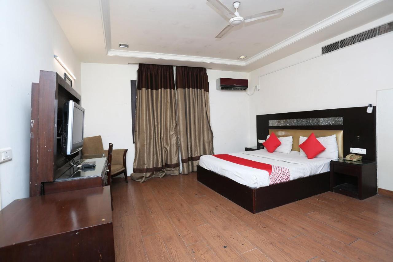 Oyo 6845 The Grand Hotel New Delhi Exterior photo