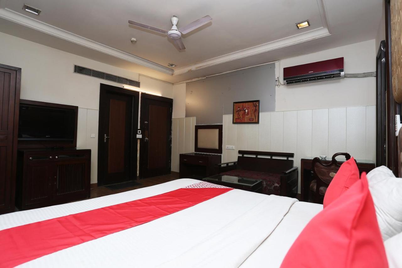 Oyo 6845 The Grand Hotel New Delhi Exterior photo