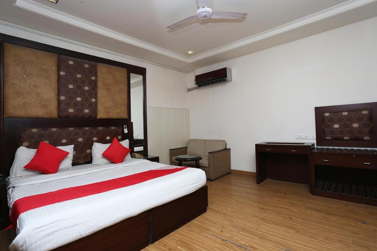 Oyo 6845 The Grand Hotel New Delhi Exterior photo